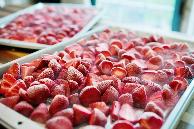 frozen-strawbrries-on-baking-sheet-GettyImages-844242582